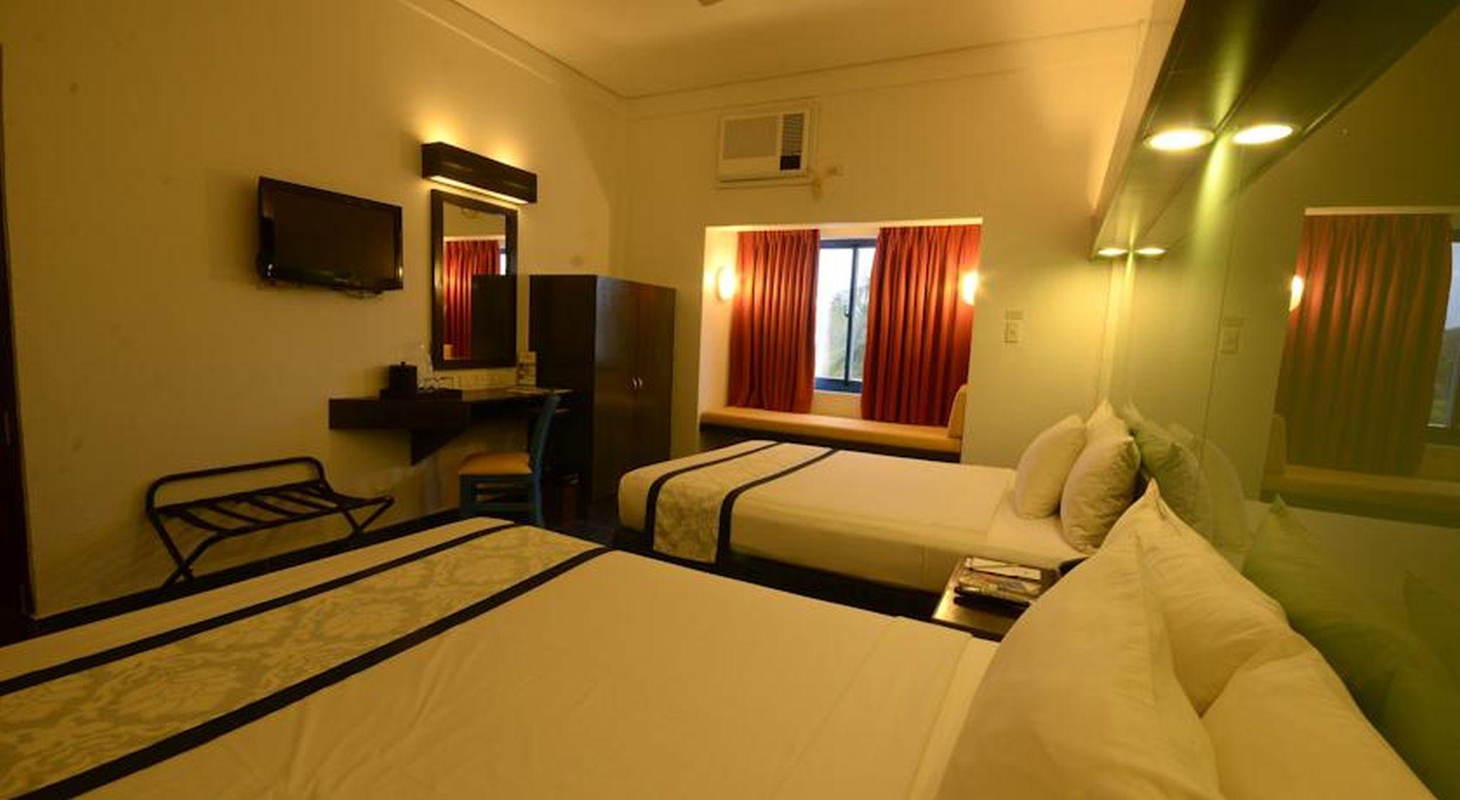 Microtel By Wyndham Puerto Princesa Exterior foto