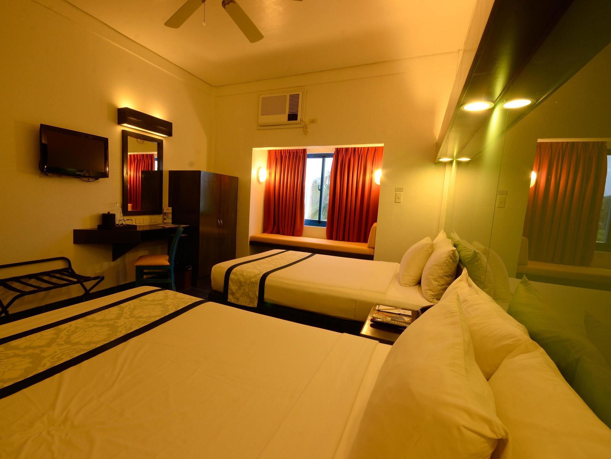 Microtel By Wyndham Puerto Princesa Exterior foto