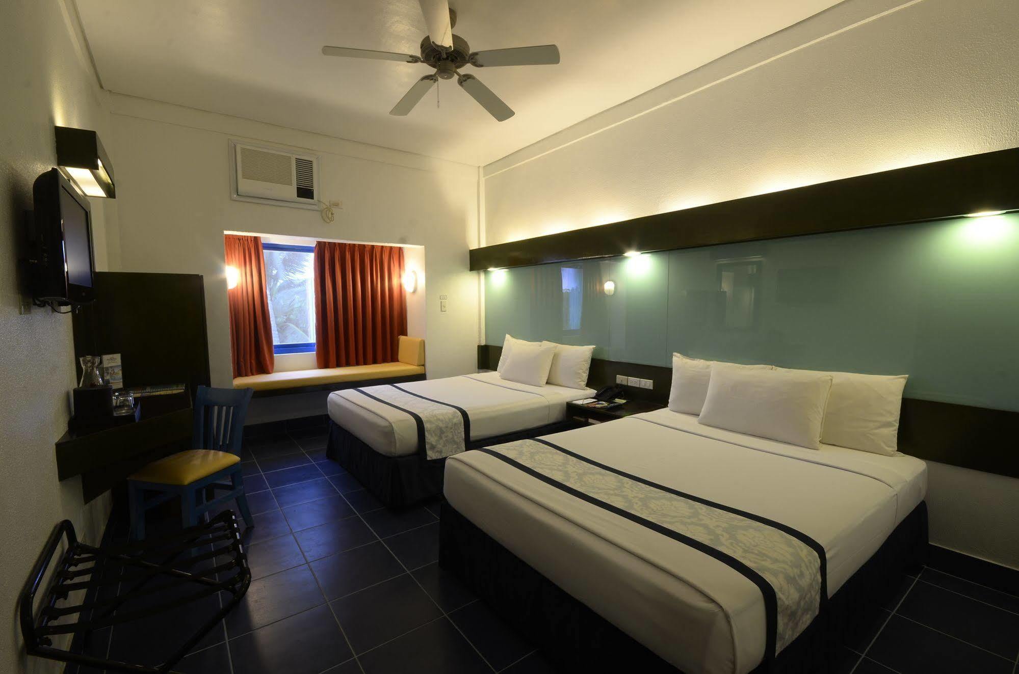 Microtel By Wyndham Puerto Princesa Exterior foto